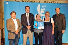 Ministerpräsident Dr. Markus Söder, Heimatminister Albert Füracker und die Präsidentin des DEHOGA Bayern e. V., Angela Inselkammer, prämieren die 100 besten Heimatwirtschaften
